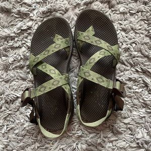 Chacos Size 9 - Green w/ Toe Strap